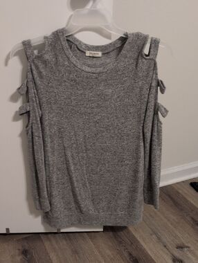 Promesa Gray Cold-Shoulder Knit Top with Side Ties